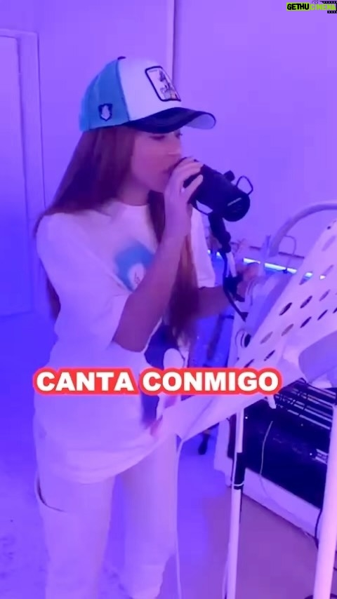 Shakira Instagram - Sing with me #Monotonia Canta conmigo!