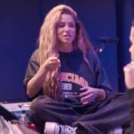 Shakira Instagram – Les comparto un poco del proceso que vivimos en el estudio con EL JEFE 🤠