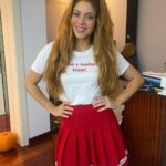 Shakira Instagram - Animadora oficial del equipo de Sasha y Milan y su fan número uno! ❣️ Official cheerleader for Milan and Sasha and their #1 fan!