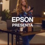 Shakira Instagram - Feliz de acompañar a Epson en su nueva campaña de impresoras EcoTank®, con tecnología que ayuda a crear colores vibrantes en cada página. Empolgada com a parceria com a Epson para a campanha da nova impressora EcoTank®, com tecnologia que ajuda a criar cores vibrantes em cada página. #EpsonShakira #Epson #Shakira #EcoTank #Paid #Partnership #letscreatetogether