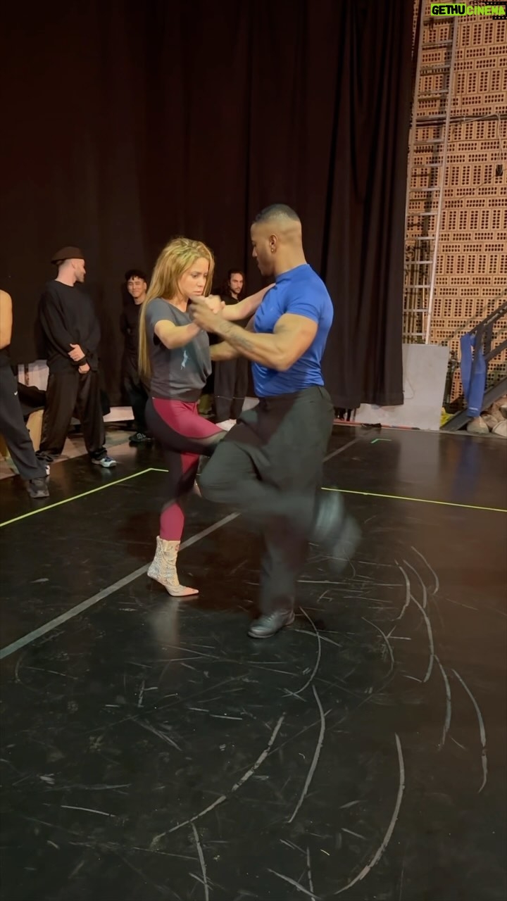 Shakira Instagram - Throwback to Latin Grammys rehearsals…