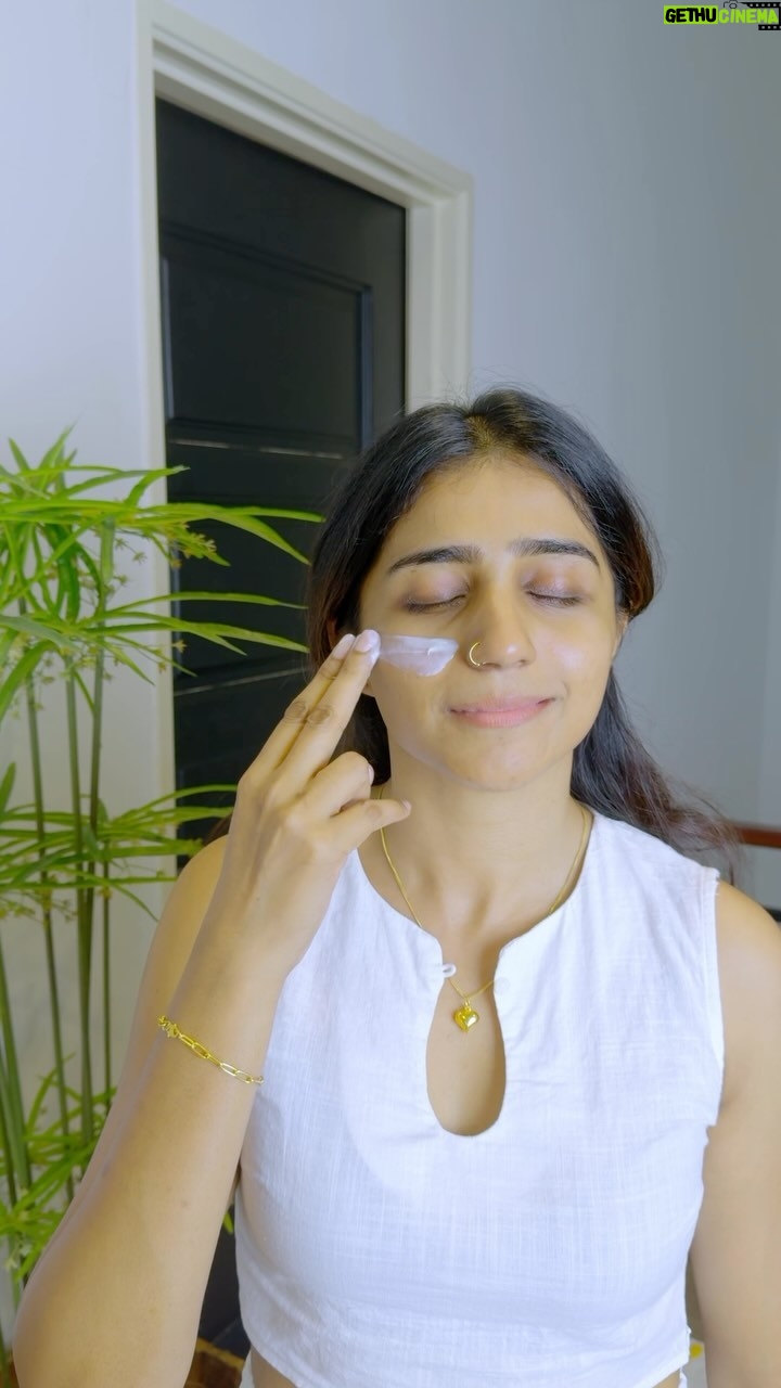 Shalini Balasundaram Instagram - Shalz Vidanga Night cream is my go to radiating booster on a daily basis. Keeps my skin healthy and it’s cruelty free. Get yours today for your glowing skin #shalzbeauty #shalinibalasundaram #cleanbeauty Kuala Lumpur, Malaysia