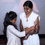 Shalini Balasundaram Instagram - So much of love for Vinveli Devathai movie. Lots of love from us to you too guys.. #shalinibalasundaram #vinvelidevathai #storyfilms Kuala Lumpur, Malaysia