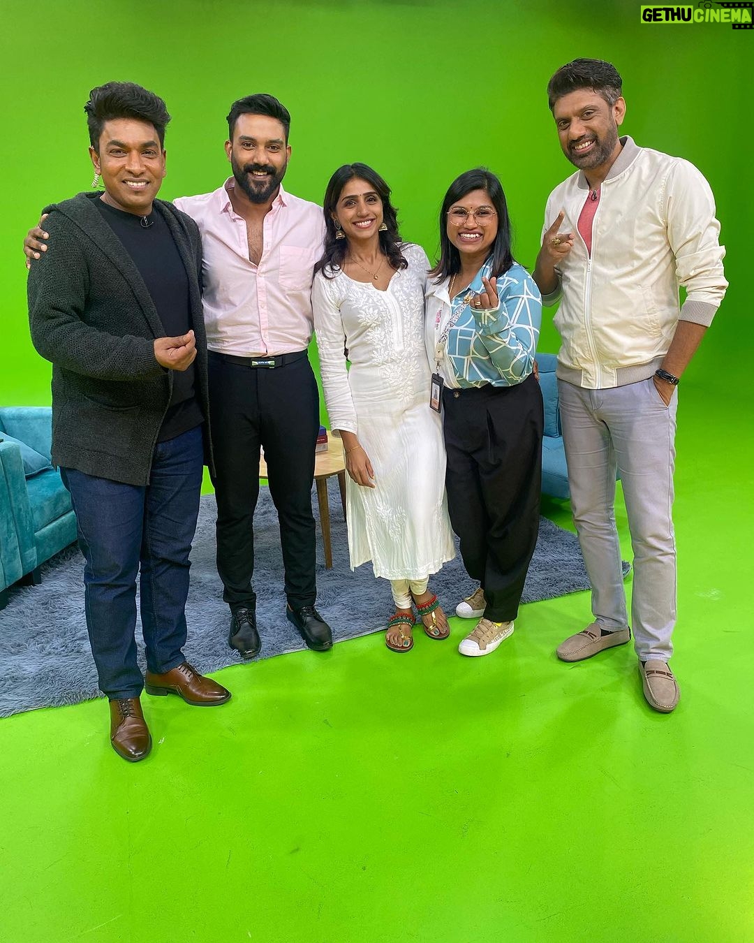 Shalini Balasundaram Instagram - Guest : Vinveli Devathai Director and Heroine @shalinibalasundaram and hero @aurochakkravarthy Thank you for lighting up Saravedi Night Live with your insightful words and vibrant energy. Your presence truly made the show memorable and engaging. @aanantha_rajaram @uthaya_raaga Producer @vshathr Asst. Producers @vin15_nav @siranjivi_0308 @vikneswari_subramaniam @yuvenraj420 Director @preeiyamohan19 M.U.A @rajaveldoesmakeup @brushedby.datinjasmine @makeupbyjazzrmua @astrovaanavil @astroulagam @raaga.my