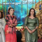 Shalu Menon Instagram - Njan pdipicha entte priya student Anil Anilkumarinte students intte arangettam nilavilakku koluthi inaugrate cheyyunnu… #danceclass#dancers -#arangetam#bharathnatyam#music #art #performer