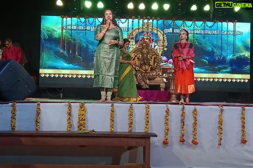 Shalu Menon Instagram - Njan pdipicha entte priya student Anil Anilkumarinte students intte arangettam nilavilakku koluthi inaugrate cheyyunnu… #danceclass#dancers -#arangetam#bharathnatyam#music #art #performer