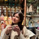 Shanaya Kapoor Instagram - one cappuccino please 🎀 ☕️