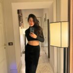 Shanaya Kapoor Instagram - mirror, mirror on the wall.. 🐰