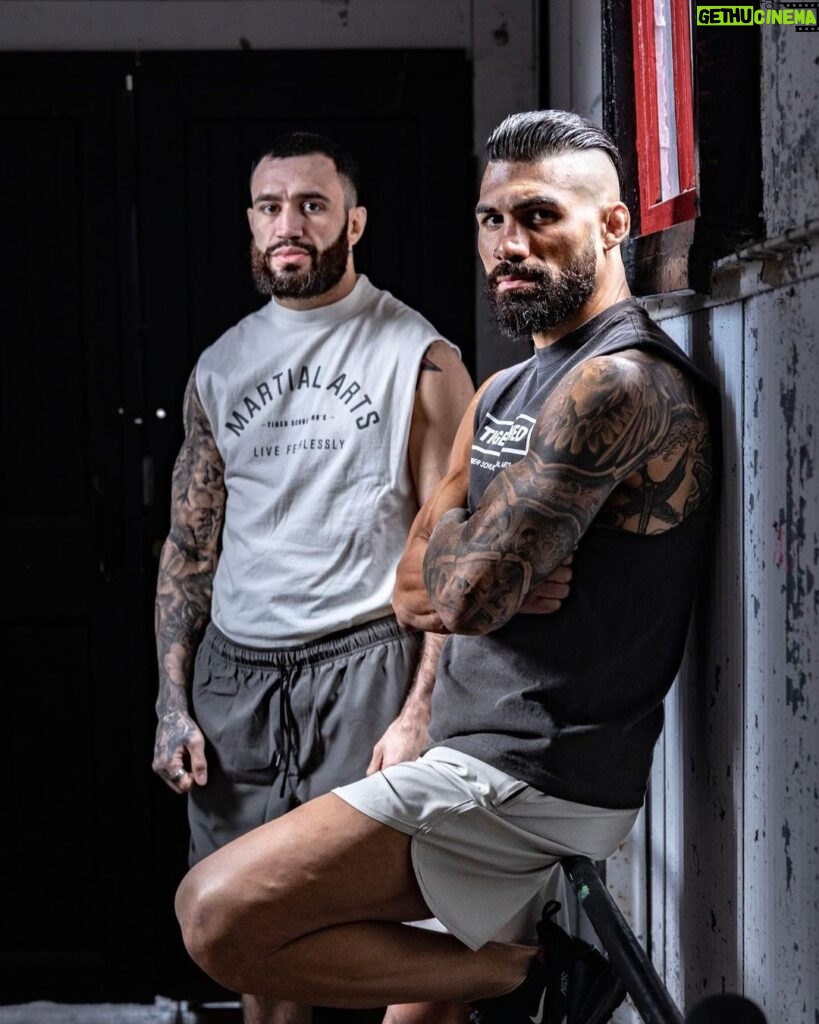 Shane Burgos Instagram - Brothers in arms ⚔️ #Tigear . . . #ootd #outfitoftheday #fitcheck #mmagear #mmaclothes #mmaclothing #fighter #fight #profighter #promma #ufc #mmaclothing #mmawear #mmafighter #training #kickboxing #jiujitsu #wrestling #mma