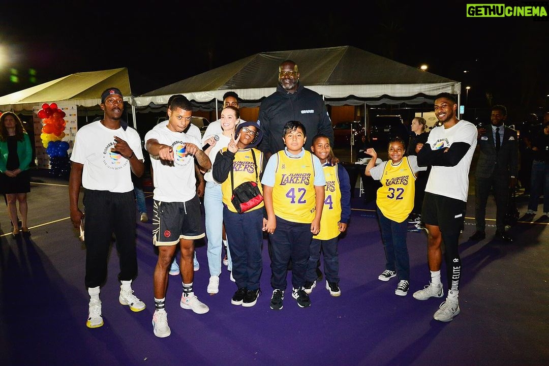 Shaquille O'Neal Instagram - The fifth Comebaq Court launch with @icyhot was a SLAM DUNK 🧊 🔥 We’re proud to announce that our newest court is now open at the Challengers Boys & Girls Club of Metro Los Angeles! @shaqfoundation @bgcmla @lakerscommunity #IcyHotPartner #ComebaqCourt
