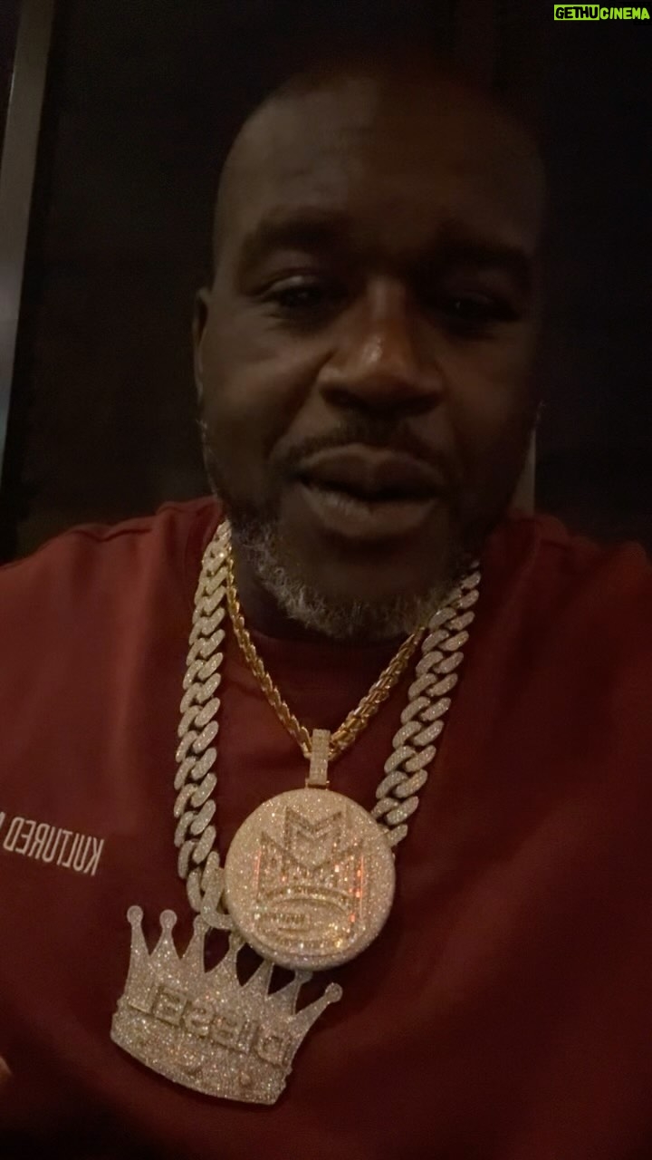 Shaquille O'Neal Instagram - dam i’m gorgeous for an old dude