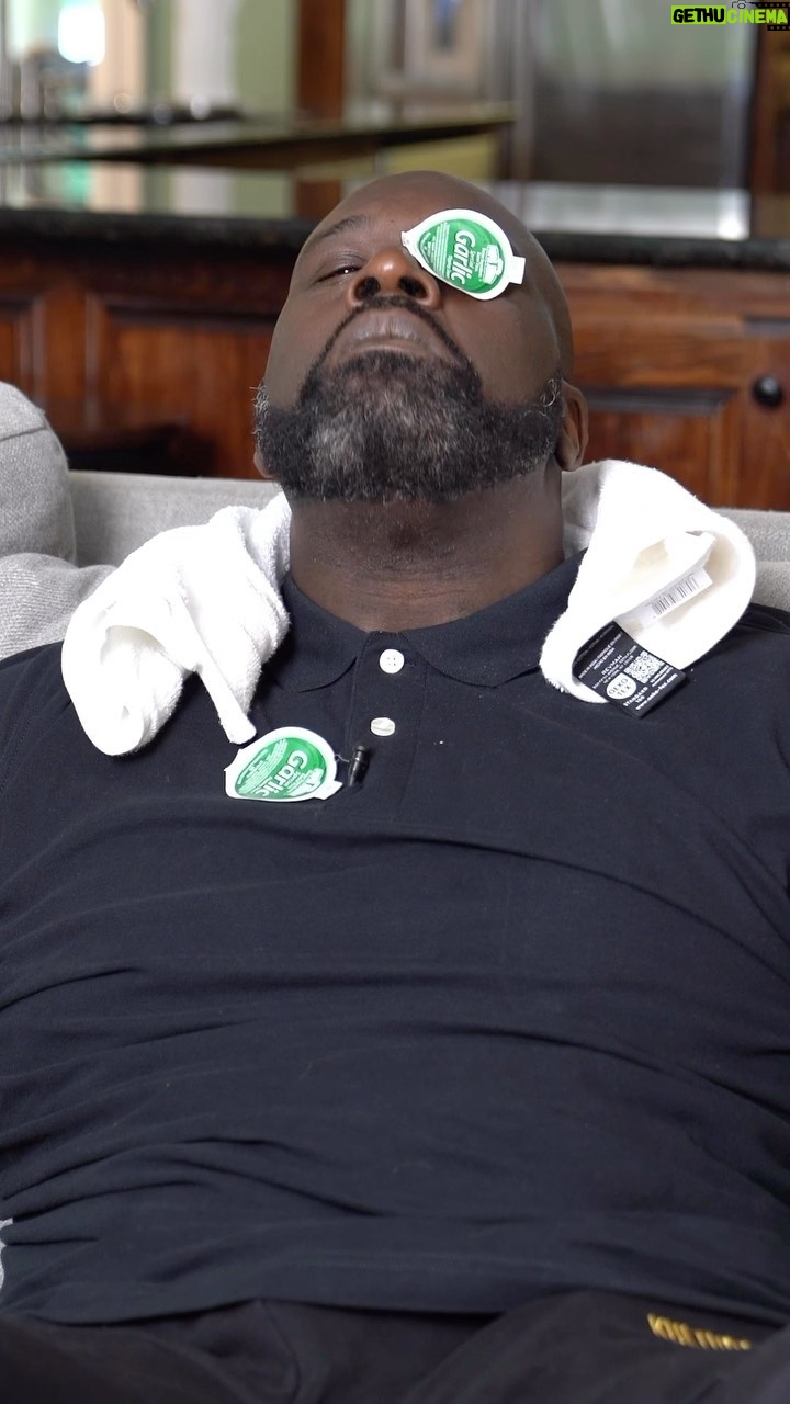 Shaquille O'Neal Instagram - Some of the best moments from the Garlic Epic Stuffed Crust pizza shoot 🤣 🤣