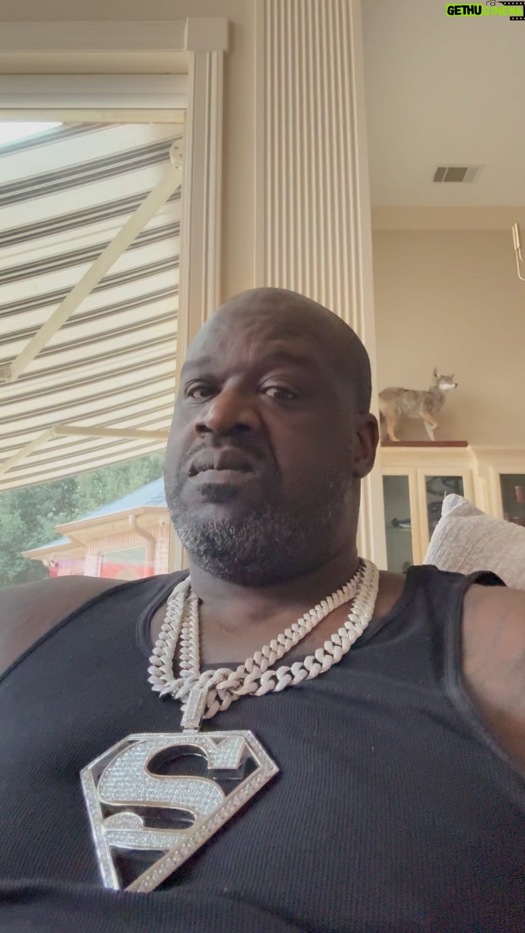 Shaquille O'Neal Instagram - work hard treat yourself @jewelsbyak @richforever thanks for my MMG piece