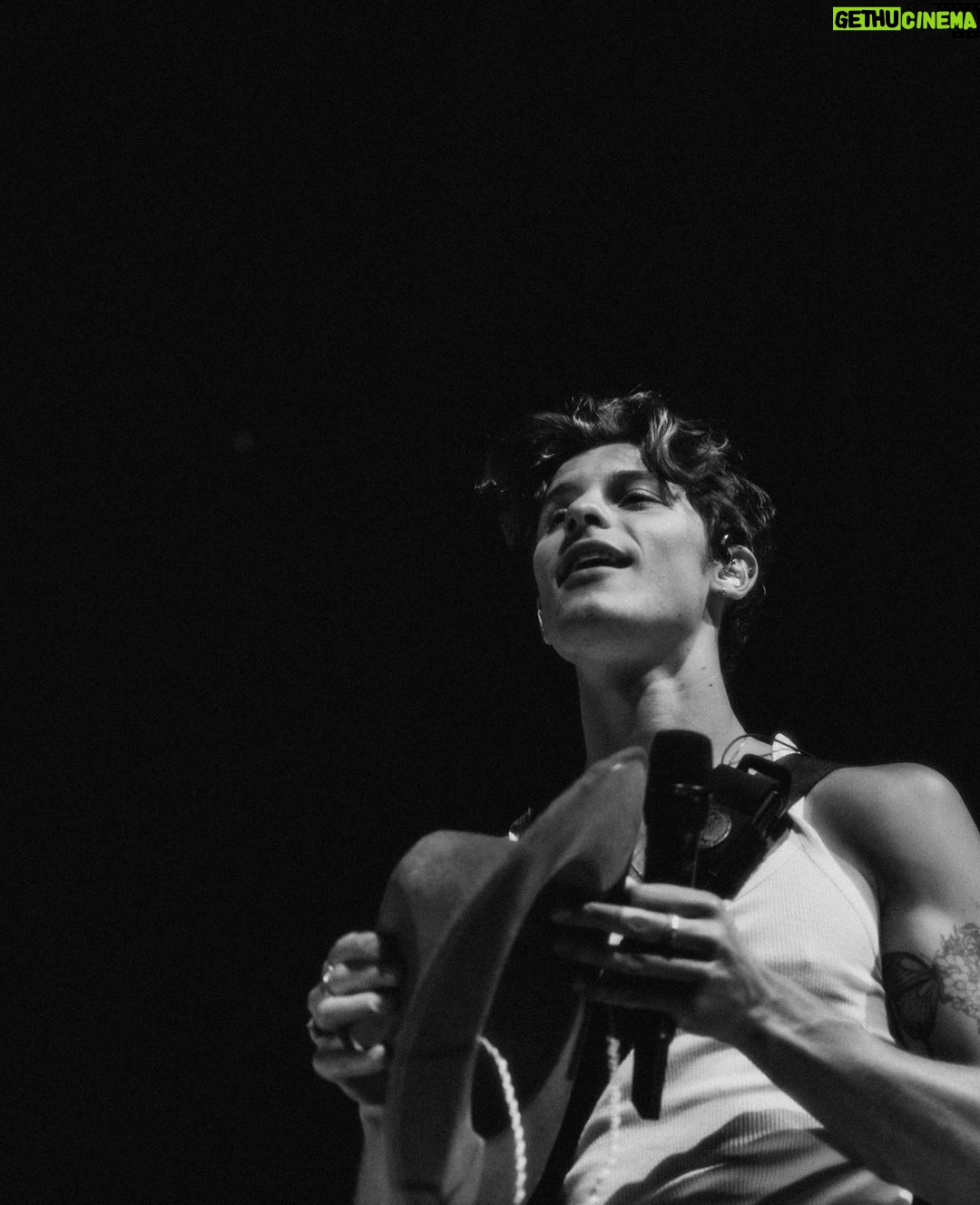 Shawn Mendes Instagram - Thank you Edmonton !! x