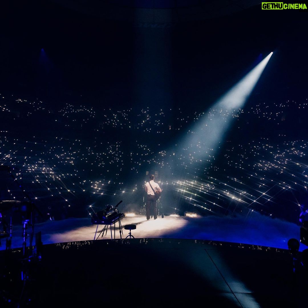 Shawn Mendes Instagram - Vancouver i felt all of the Canadian love last night. Thank you, that was really fun x Vancouver, British Columbia
