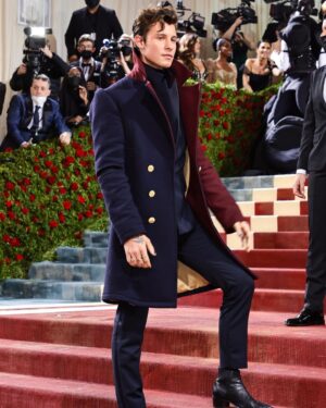 Shawn Mendes Instagram - i’m so proud to have attended the Met Gala with @tommyhilfiger this year. walked the carpet in a beautiful upcycled look ✨✨