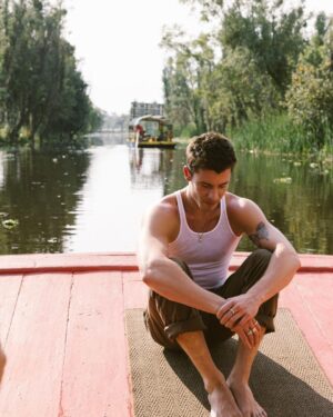 Shawn Mendes Instagram - Mexico, Gracias por todo!
Amo El País y Su Cultura
estar aquí me llena de luz y energía!
la comida, la gente, la música, la tierra 
me encanta ❤️‍🔥

gracias @arca.tierra for having us and showing us the beautiful ways of farming you practice. I felt so inspired after visiting 

& Thank you so much @tommyhilfiger for everything over the last couple weeks! It’s been so fun.

#tommyhilfiger