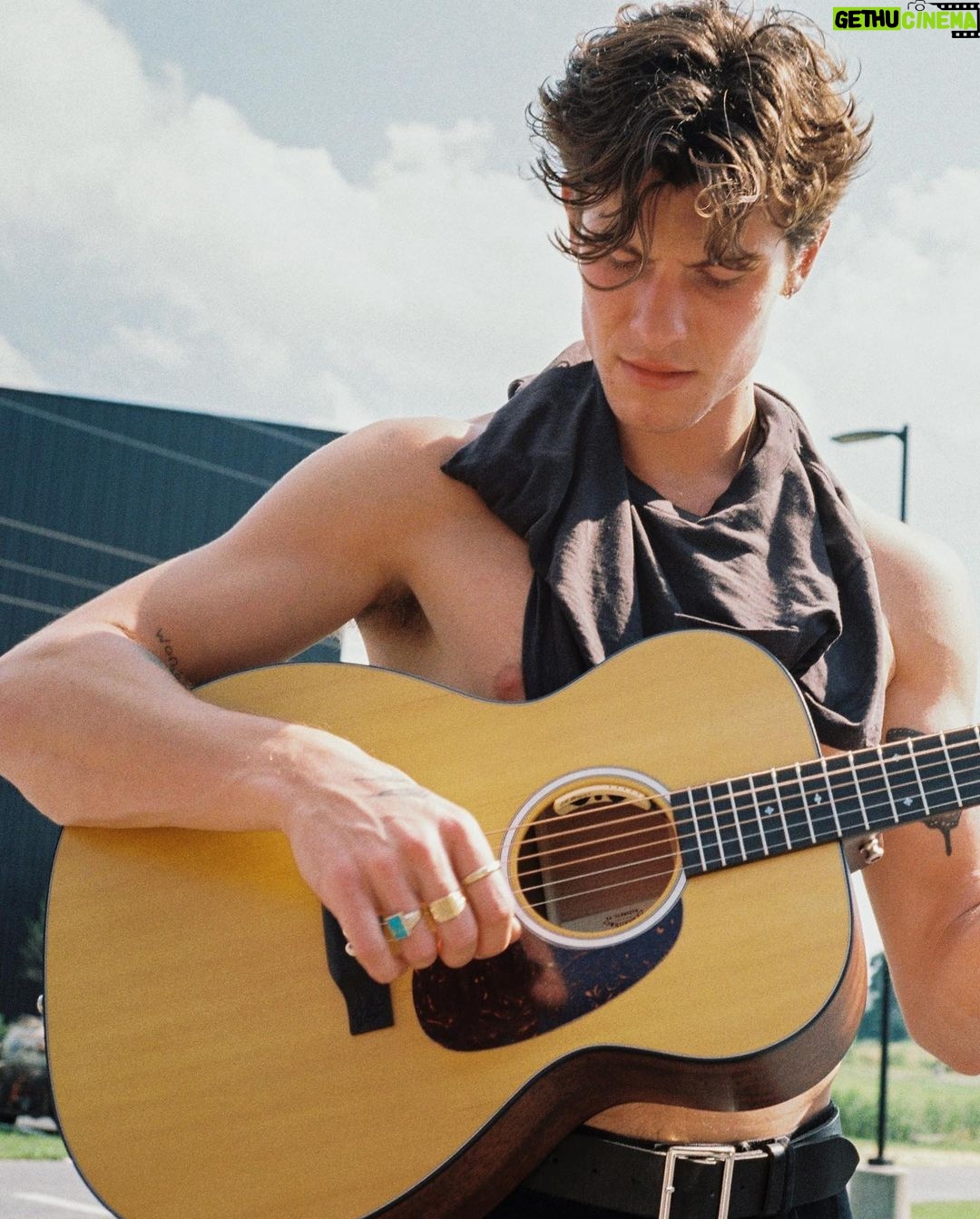 Shawn Mendes - 3.1 Million Likes - film boy