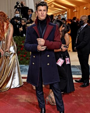 Shawn Mendes Instagram - i’m so proud to have attended the Met Gala with @tommyhilfiger this year. walked the carpet in a beautiful upcycled look ✨✨