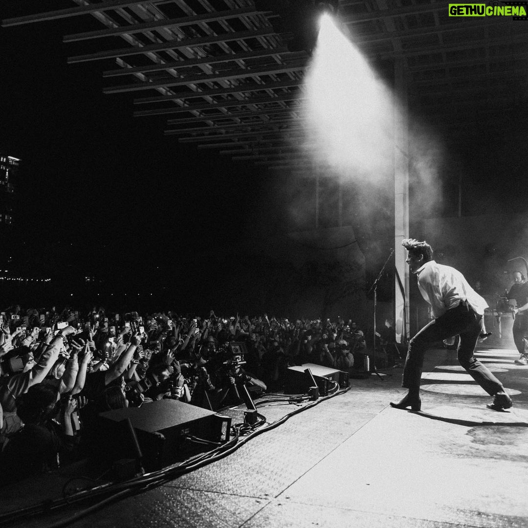 Shawn Mendes Instagram - can’t wait to be back on tour 🖤🖤🖤 presales for all newly added north america shows start tomorrow at 10am local, get your presale code in the @shawnaccess app wonderthetour.com