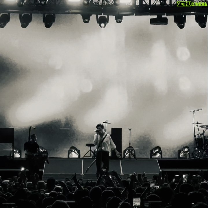Shawn Mendes Instagram - Austin thank you for having us 🤍 insane crowd !! @billboard Austin, Texas