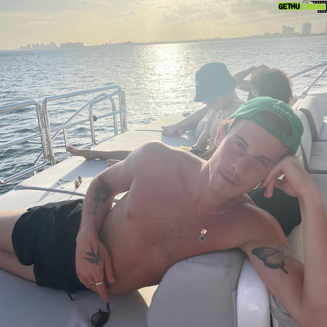 Shawn Mendes - 3.6 Million Likes -