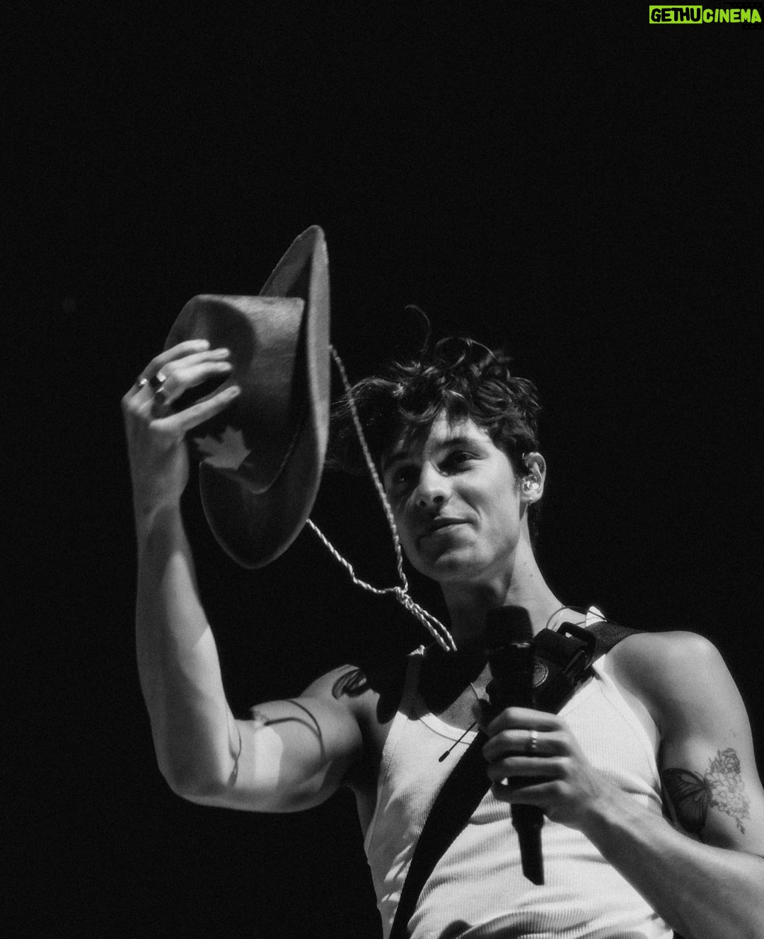 Shawn Mendes Instagram - Thank you Edmonton !! x