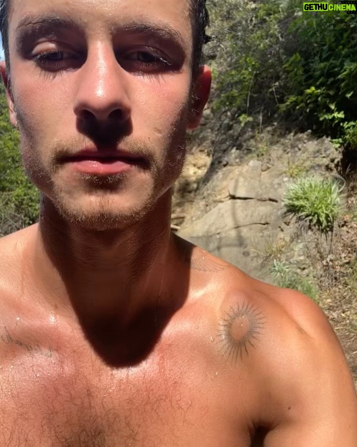 Shawn Mendes Instagram - Honestly sometimes when i’m having bad anxiety doing things like Meditation, journaling & breath work feels really hard to do. Sometimes i just need REST & go into nature for a little bit. i’ve found my spots around town that i can escape to for an hour or so when things feel intense & it’s really changed my life. Nature kinda effortlessly heals us 💙🌳🌿 i hope you’re doing okay #mentalhealthmonth
