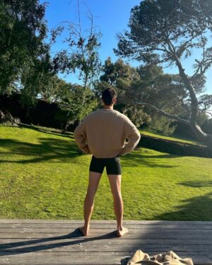 Shawn Mendes Instagram - Honestly sometimes when i’m having bad anxiety doing things like Meditation, journaling & breath work feels really hard to do. 

Sometimes i just need REST & go into nature for a little bit.

i’ve found my spots around town that i can escape to for an hour or so when things feel intense & it’s really changed my life. 

Nature kinda effortlessly heals us 💙🌳🌿 

i hope you’re doing okay #mentalhealthmonth