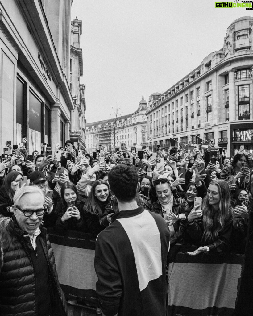 Shawn Mendes Instagram - big energy in London ⚡️⚡️ #TommyHilfiger London, United Kingdom
