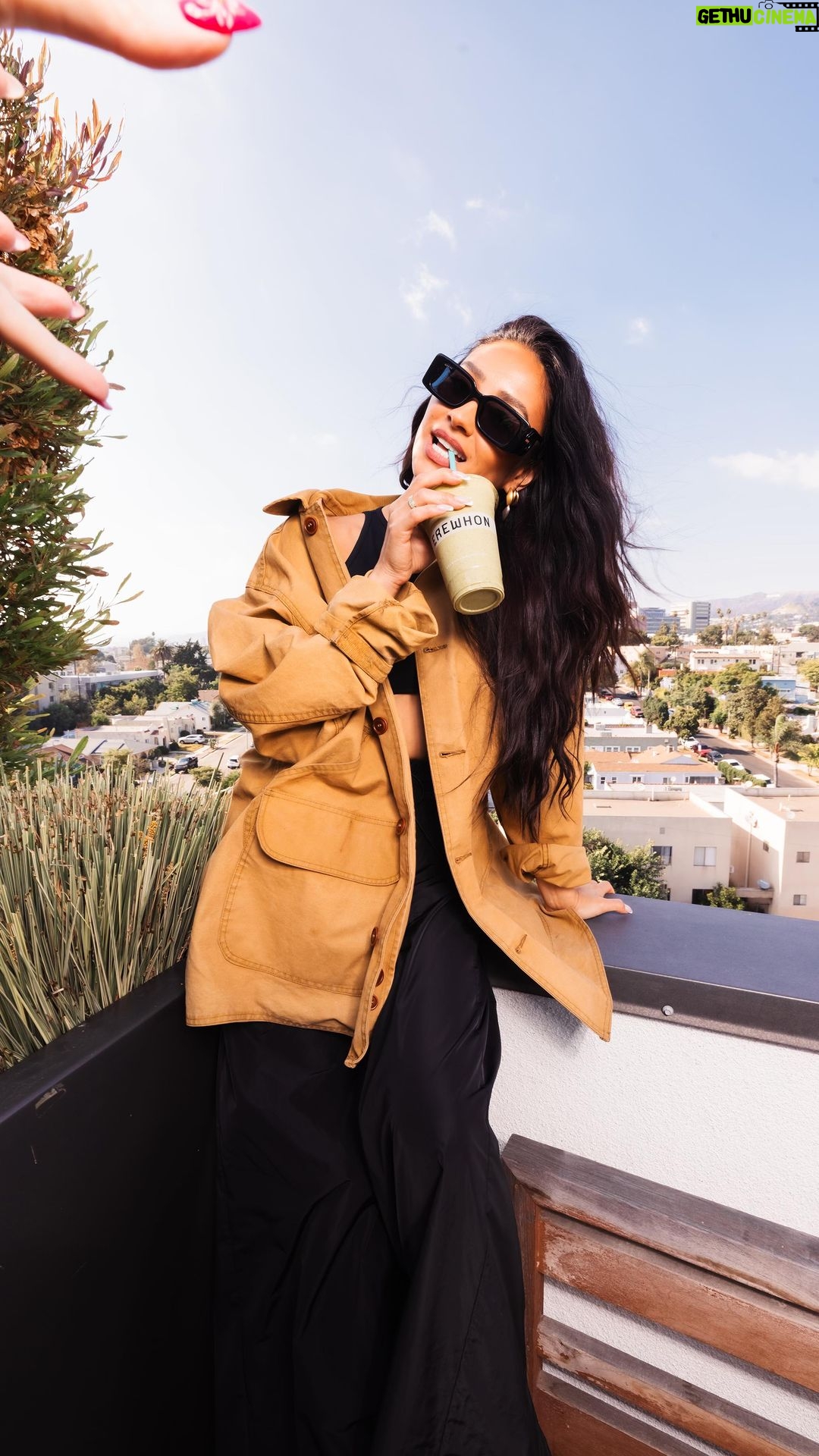 Shay Mitchell Instagram - Basic? NO. @beis -ic ALWAYS. Now available in smoothie form at @erewhonmarket Sip on this perfectly balanced blend of greens, organic cold pressed coffee, vanilla protein, and a touch of holiday spice. Everything you need, nothing you don’t. Full on function and keeps you feeling good. A portion of proceeds will be donated to National Domestic Workers Alliance @domesticworkers and First Star @firststarinc Now available at all locations from 11/15 - 12/14!