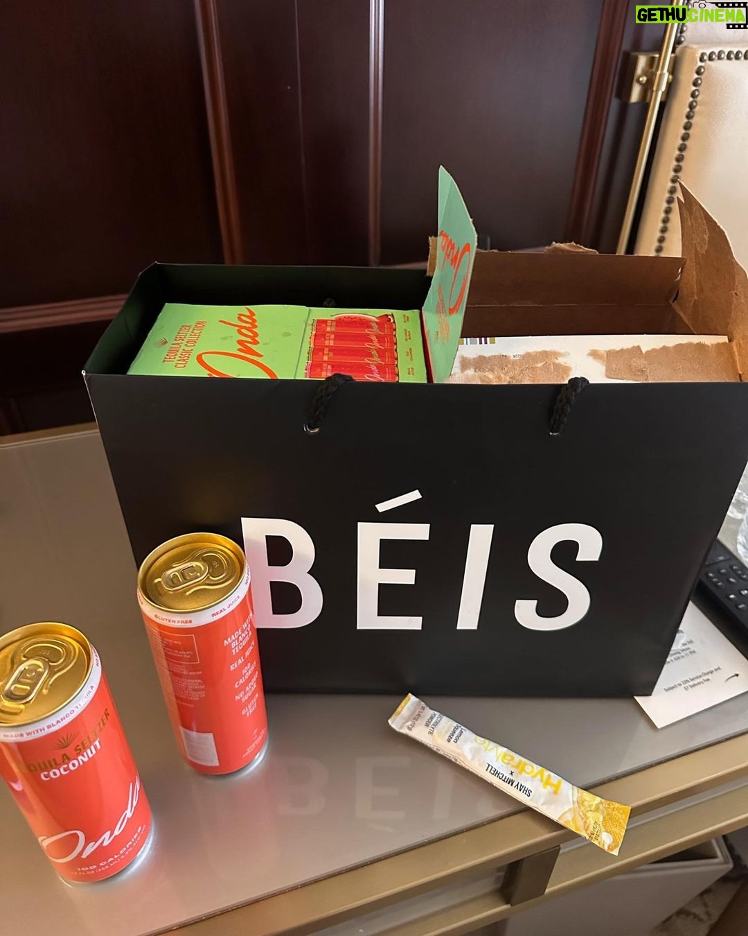 Shay Mitchell Instagram - Dallas. You were fun. 🤠BÉIS Pop up open until Sept 30th @ 3699 Mckinney Avenue West Village