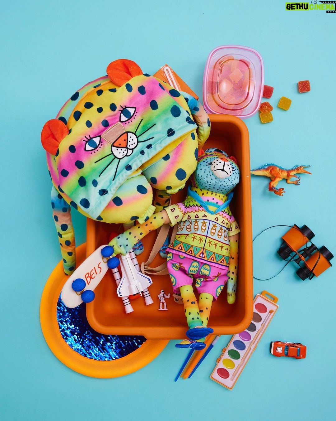 Shay Mitchell Instagram - Because good taste in luggage runs in the family 😉 kiDs béis OUT NOW!