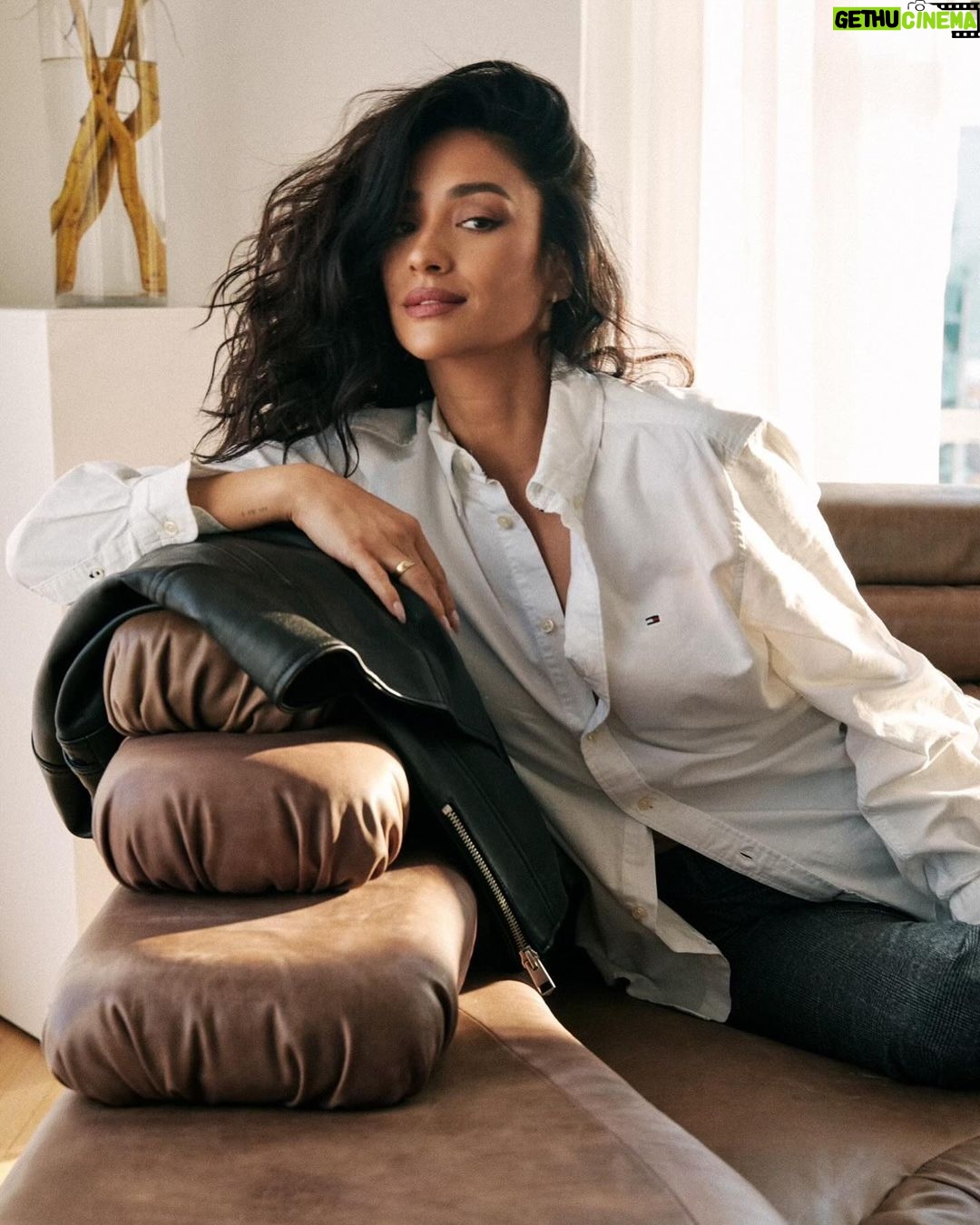 Shay Mitchell Instagram - A Hilfiger Holiday with the @tommyhilfiger Family #thpartner