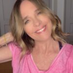 Sheila Kelley Instagram - Take a quick break from everything in your life for a body love practice of the brain massage. I promise it will give you a massive oxytocin high!
