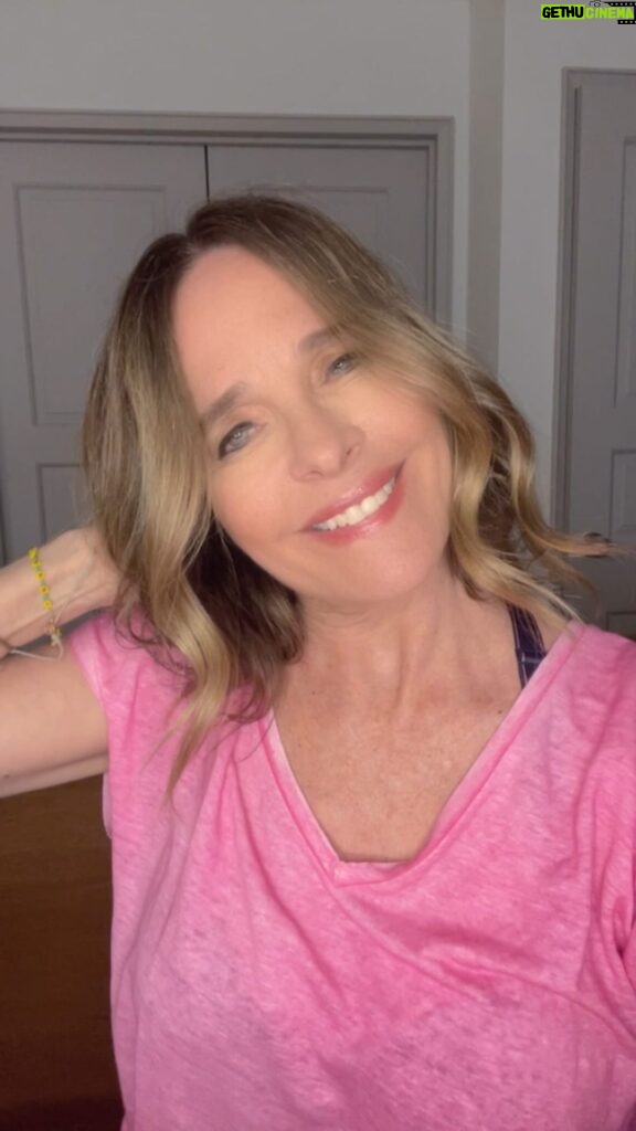 Sheila Kelley Instagram - Take a quick break from everything in your life for a body love practice of the brain massage. I promise it will give you a massive oxytocin high!