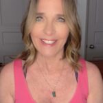 Sheila Kelley Instagram - Most of us look outside ourselves for answers — what if instead we looked internally? #embodiment #embodimentpractice #sfactor #selfcare