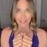 Sheila Kelley Instagram - When you come onto this earth, the first relationship you have is the one with your body. It’s also your last. This is the longest relationship you will ever have — you have to choose what that relationship is going to be like. Will you choose to elevate your body so that she can make you truly happy? The ball is in your court… it always has been and it always will be! #selflove #selfcare #embodiment