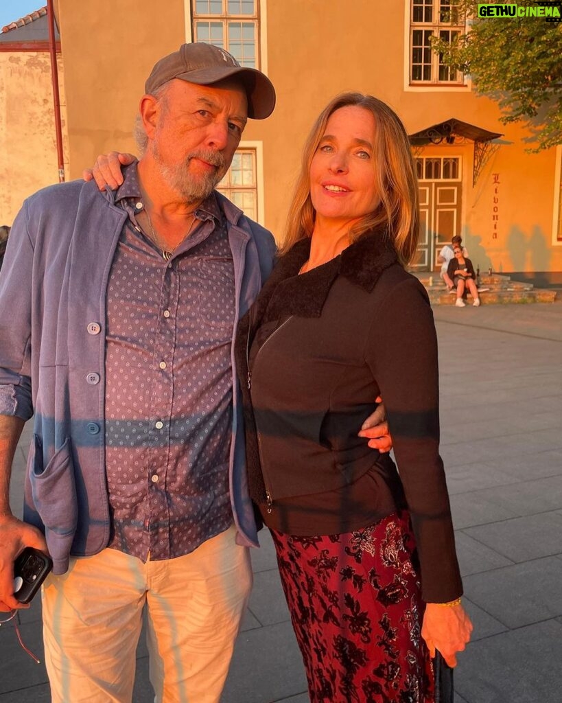 Sheila Kelley Instagram - We’ve been traveling through Europe for the last five weeks. We’re even starting to believe we’re European. I mean, just look at us! So much more European than we started. ⠀⠀⠀⠀⠀⠀⠀⠀⠀ #holiday #nomads #travel #epiclove