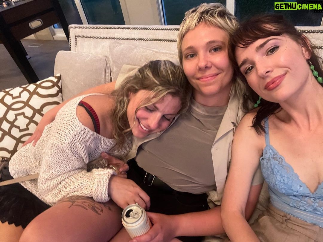 Shelby Flannery Instagram - Homestuff 🥂 Minnesota