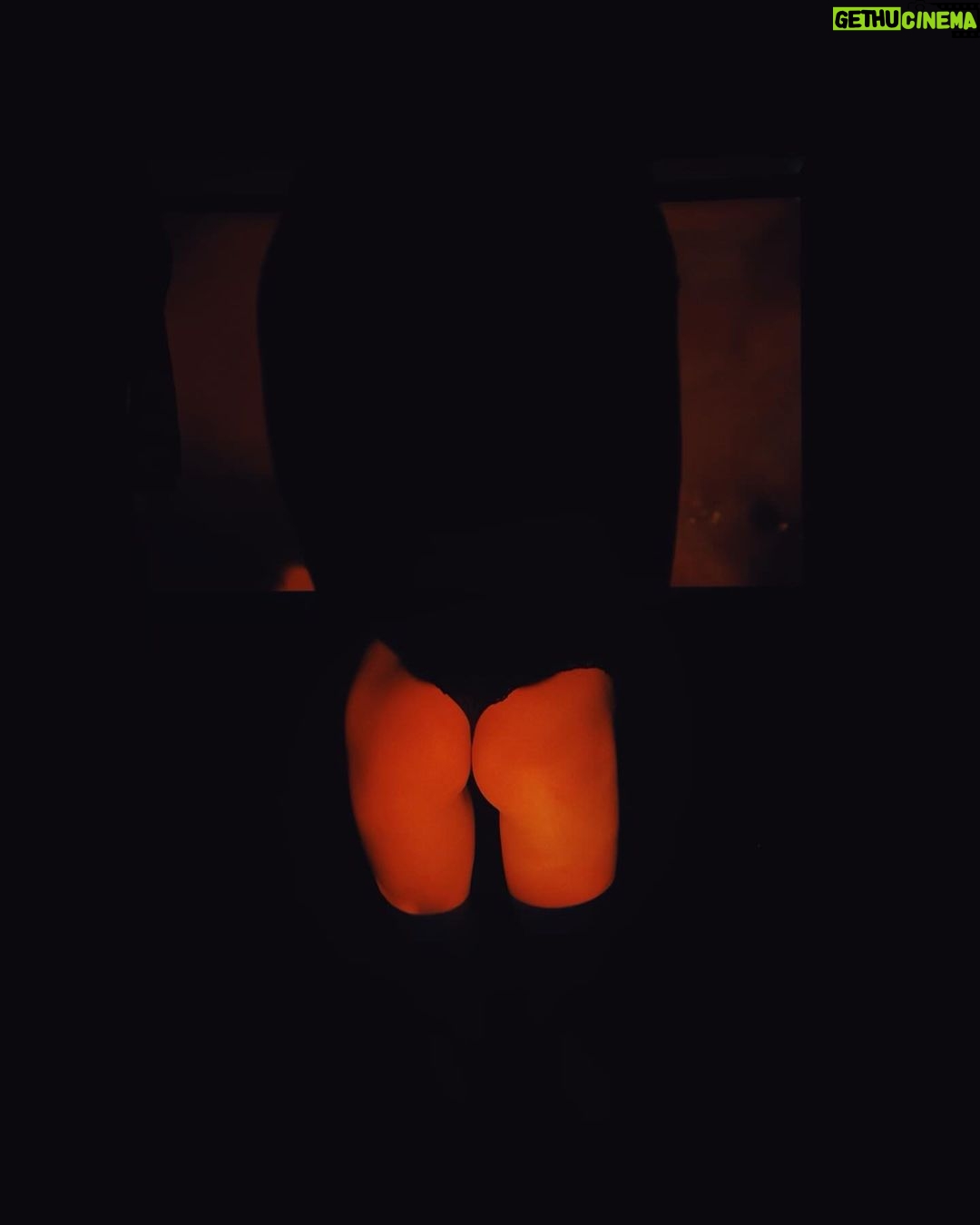 Shelby Flannery Instagram - Me the dancing peach