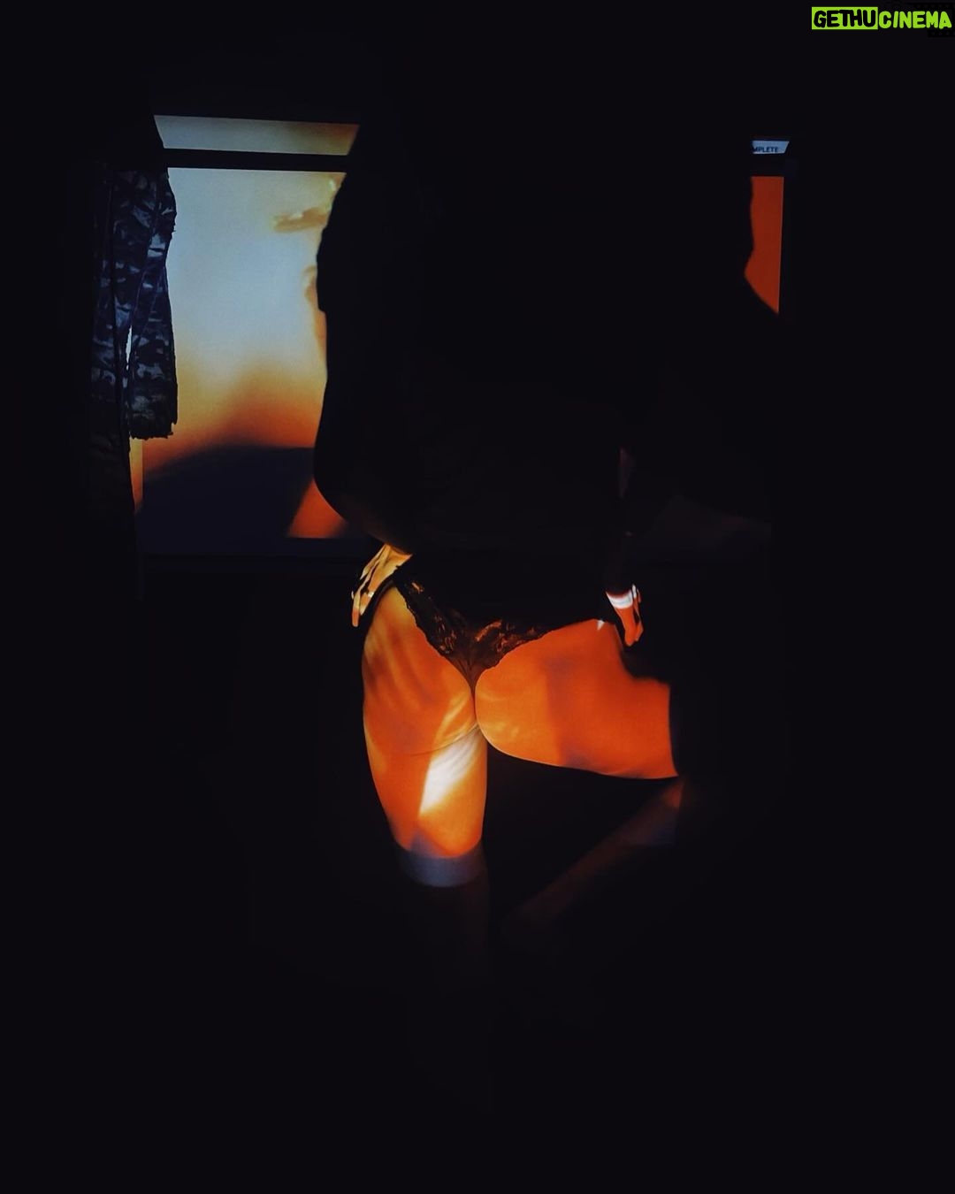 Shelby Flannery Instagram - Me the dancing peach