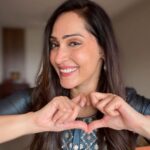Shibani Bedi Instagram – Shaadi se pehle aur kya kya ‘advice’ mila hai zara batana toh?
Agar wardrobe makeover chahiye toh check out Amazon Fashion ‘Wardrobe Refresh Sale’ which is live from 8-13th December. Enjoy up to 80% off on top fashion and beauty brands and up to 65% off on luxury brands to make your ‘Har Pal Fashionable’. Explore a selection of over 45 lakhs + styles across 1200+ brands and get so much more. Also explore a selection of over 45 lakhs + styles across 1200+ brands and get exciting Free Gifts with Top Brands. So go shop now and be ready for the chilly weather with Amazon Fashion #AmazonFashion #AmazonBeauty #WardrobeRefreshsale #WardrobeMakeover #HarPalFashionable #shibanibedi #shaadi #shaadiseason #indian #indianwedding #weddingseason #AD