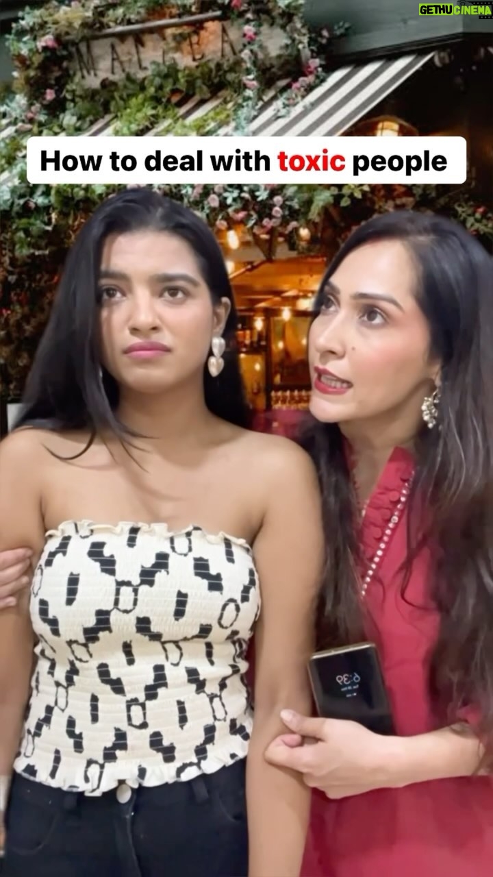 Shibani Bedi - 10K Likes - Revenge is healthy, sometimes 😎
My outfit courtesy @handme.sustainable
.
.
#shibanibedi #mahimaseth #friends #wedding #weddingseason #funny #reels #funnyvideos