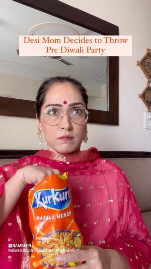 Shibani Bedi Instagram - Two fat ladies 88….? Arrey choddo yaar! Kaato number bolne ka purana tareeka!!
Kurkure presents, #KurkureFunBola !
-Tag @kurkuresnacks, Use #KurkureFunBola and put your video on story.
-Top 10 creative entries* get featured on our Kurkure Instragram Page and will win online voucher
worth Rs 5000/- each
*Subject to T&C’s at https://bitly.ws/ZUUs
#Kurkure #KurkureIndia #KurkureFunBola #Chatpata #diwali #happydiwali #diwaligifts #shibanibedi