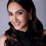 Shibani Bedi Instagram - A long pending carousel . . Wearing @houseoffett Shot by @sktphotos Makeup by @makeup_reaction Hair by @hairstylesbydolly Styled by @niharikatanejaa