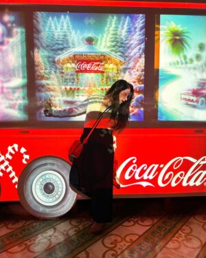 Shibani Bedi Instagram - Attended the @cocacola_india Christmas parrrty dressed like a basic ornament 
Thank you for having me @cosmoindia @fetch_india 
.
.
#christmas #xmas #cocacola #shibanibedi