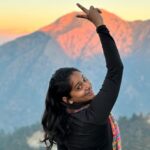 Shilpa Thakre Instagram - Let your Soul taste the magic of your own love ✨❤️ #shilpathakre #expressionqueen #travel #travelphotography #travelgram #trending #trendingreels #ree #reelsinstagram #motivation #solotravel #solotraveler #mountains #mussoorie #pahad #jannat #gratitude Dhanaulti