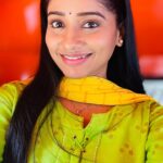 Shilpa Thakre Instagram - टप्पोरं 👀 गोमू संगतीनं ……. ✨❤️ #shilpathakre #expressionqueen #reels #reelsinstagram #reelitfeelit #insta #instagood #instamood #instagram #instadaily #instafashion #viral #viralreels #viralvideos #trend #trending #trendingreels