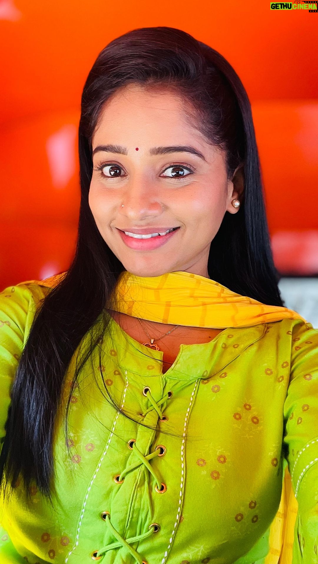 Shilpa Thakre Instagram - टप्पोरं 👀 गोमू संगतीनं ……. ✨❤️ #shilpathakre #expressionqueen #reels #reelsinstagram #reelitfeelit #insta #instagood #instamood #instagram #instadaily #instafashion #viral #viralreels #viralvideos #trend #trending #trendingreels